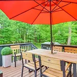 Spacious Long Pond Home With Hot Tub And Fire Pit!