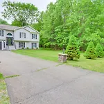 Spacious Long Pond Home With Hot Tub And Fire Pit!