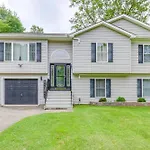 Spacious Long Pond Home With Hot Tub And Fire Pit!