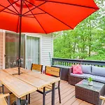 Spacious Long Pond Home With Hot Tub And Fire Pit!