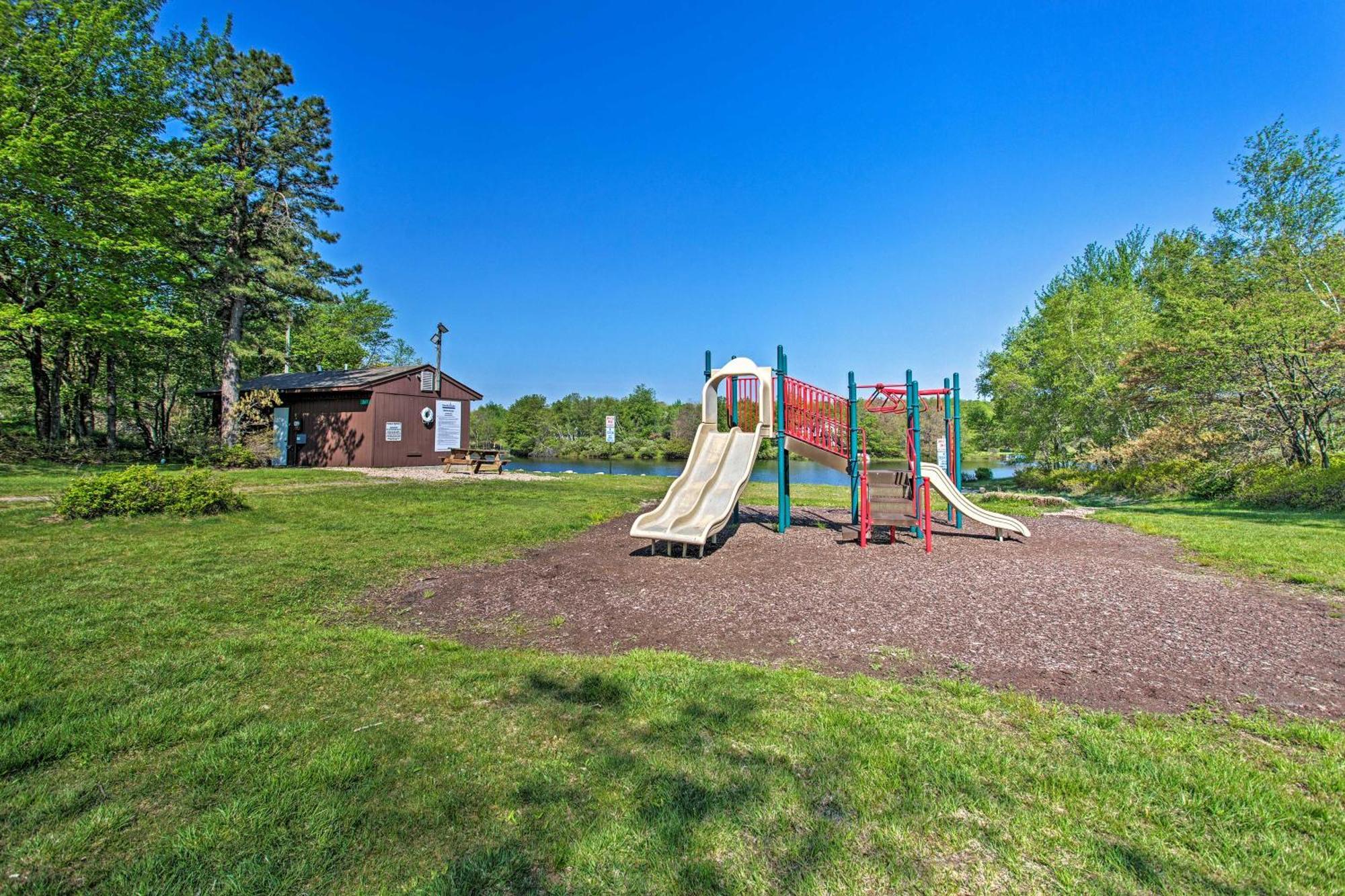 Spacious With Hot Tub And Fire Pit! Holiday home