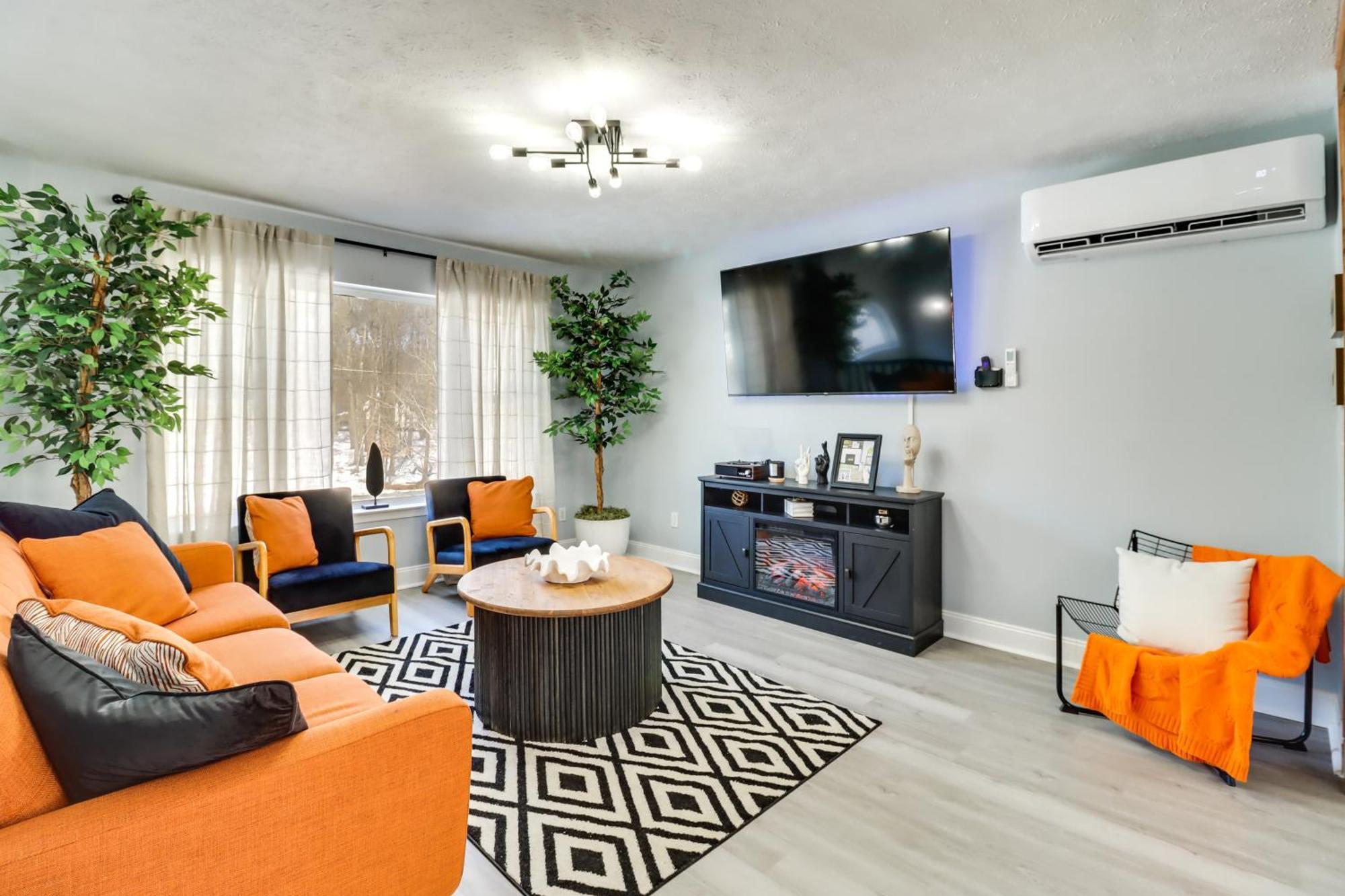 Spacious With Hot Tub And Fire Pit! *