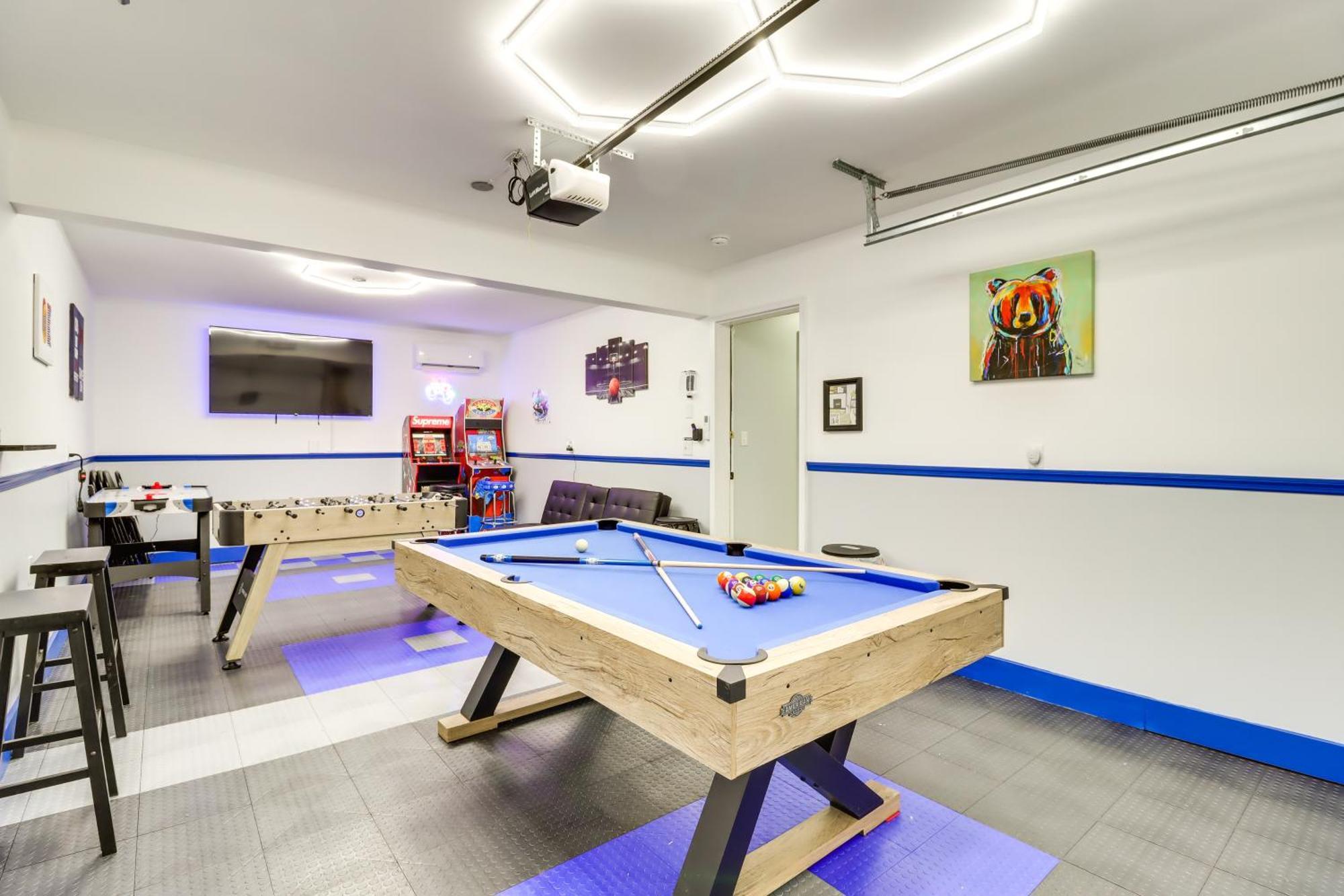 Spacious With Hot Tub And Fire Pit! *