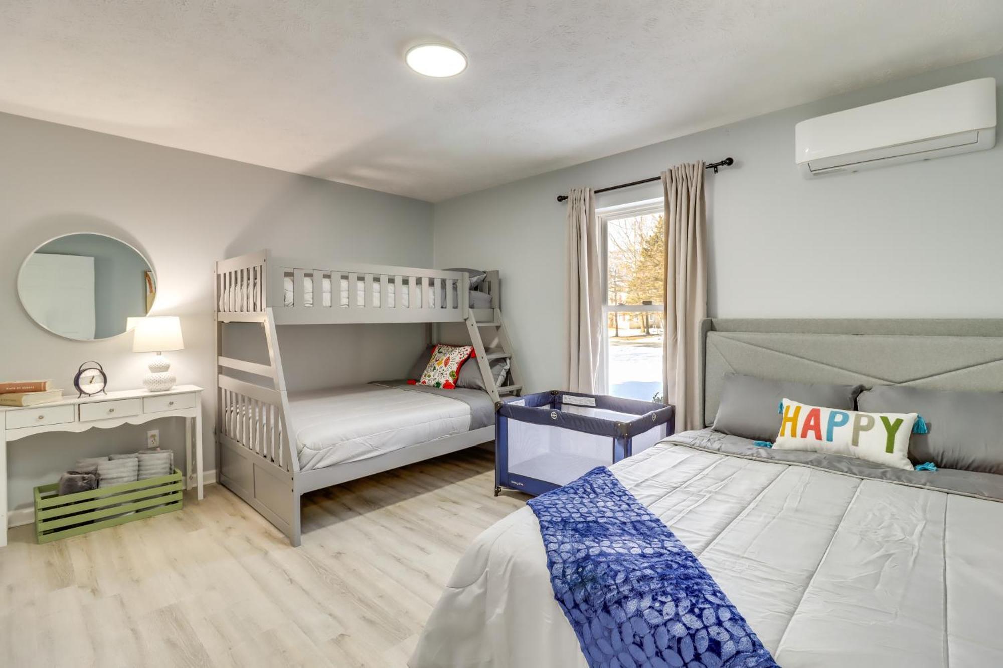Spacious With Hot Tub And Fire Pit! Holiday home Long Pond