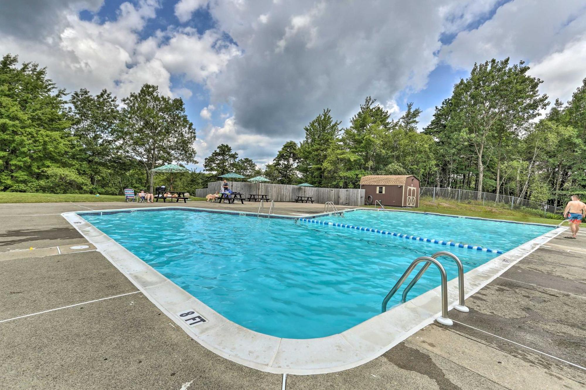 Spacious With Hot Tub And Fire Pit! *
