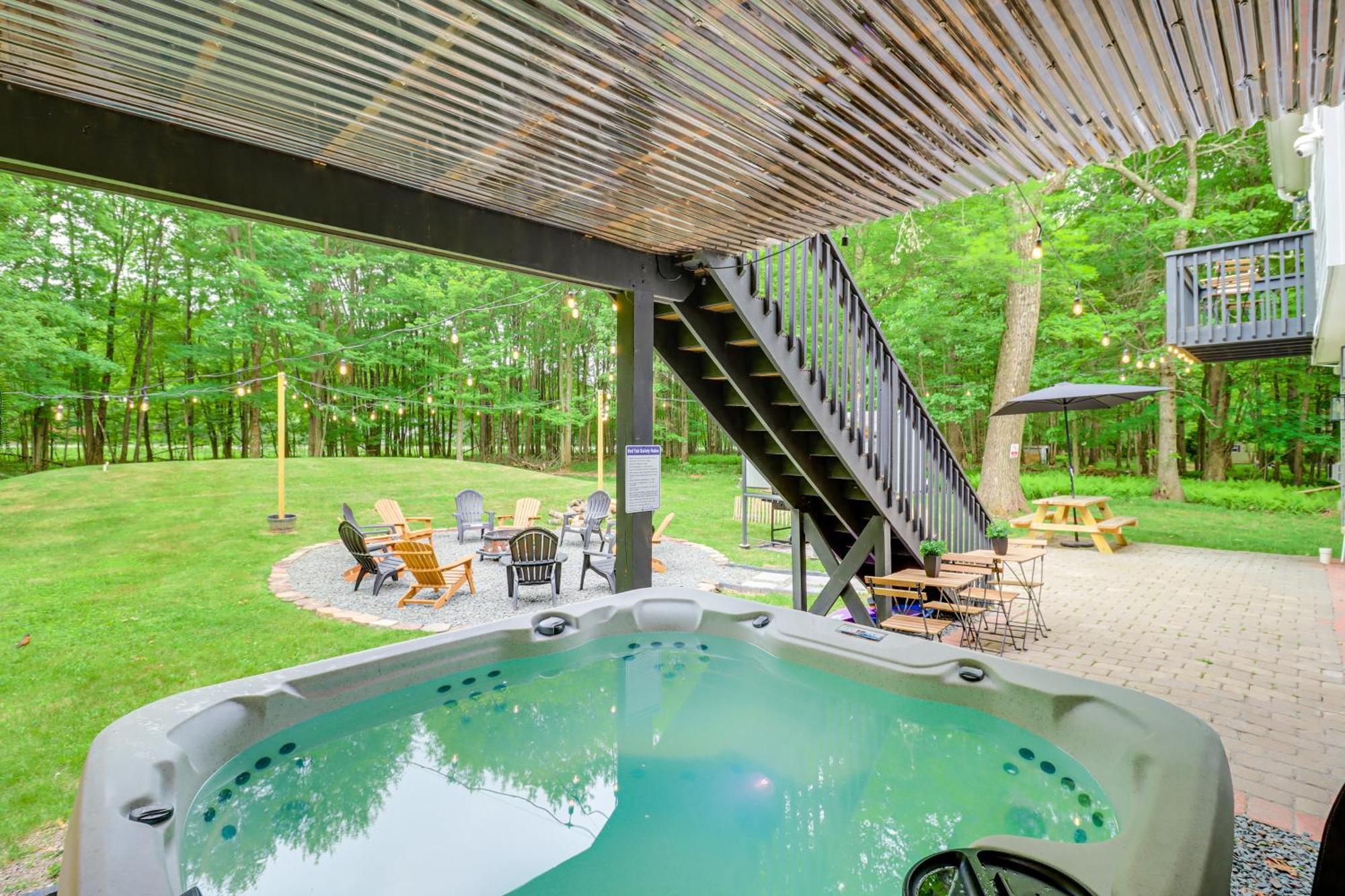 Spacious With Hot Tub And Fire Pit! *