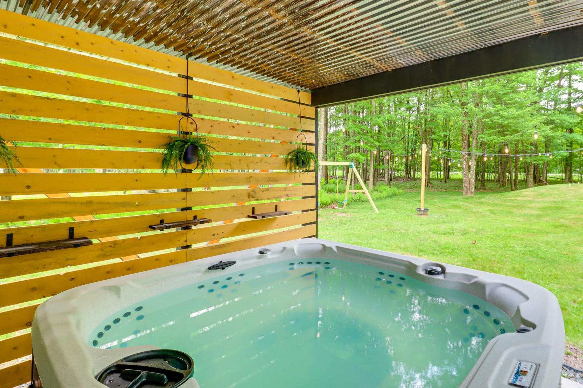Spacious With Hot Tub And Fire Pit! Holiday home